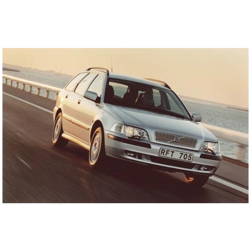 2002 Volvo V40 4 Door Wagon (1.9L 4-Cylinder Turbo 5A) 1